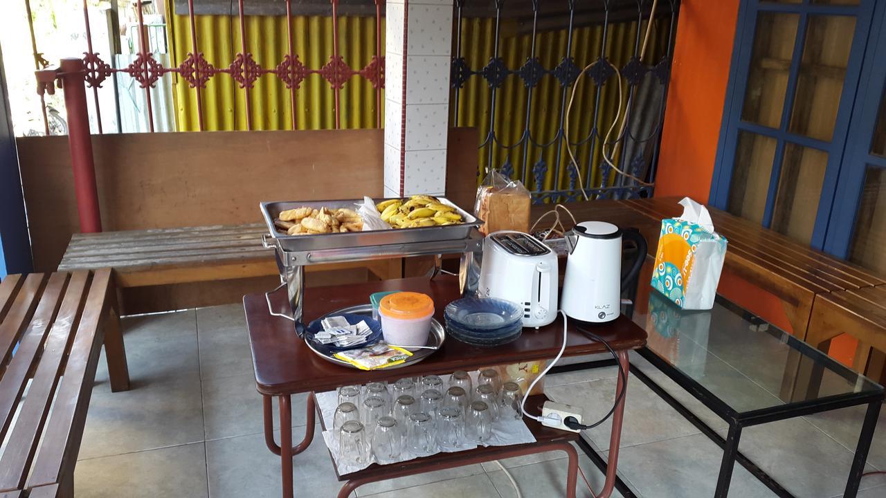 Centro Hostel Labuan Bajo Eksteriør billede